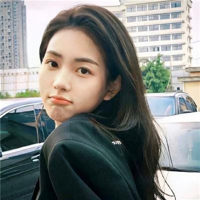 九顶假发的女孩